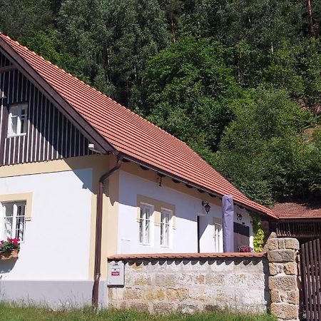 Hlucov Lesni Chalupa Kokorin Kültér fotó