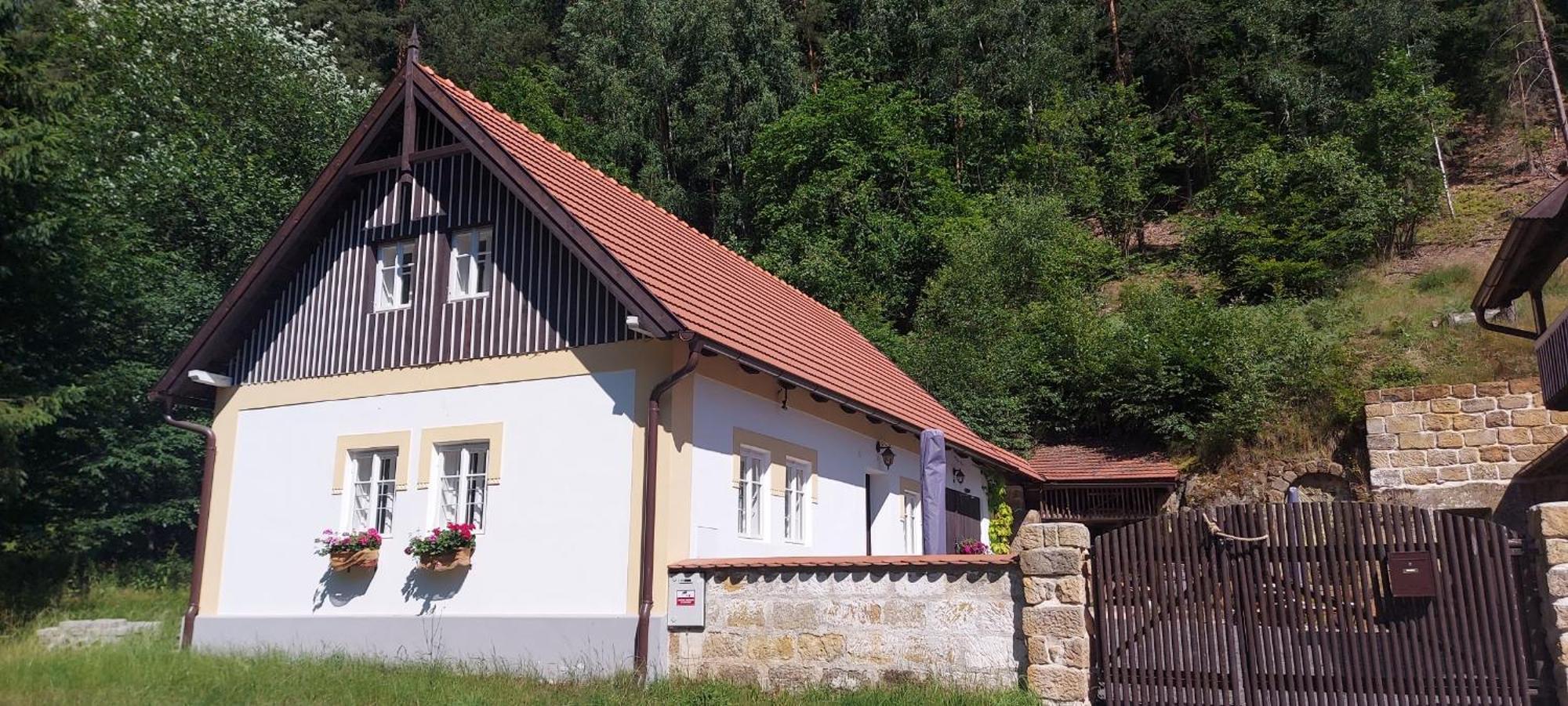 Hlucov Lesni Chalupa Kokorin Kültér fotó